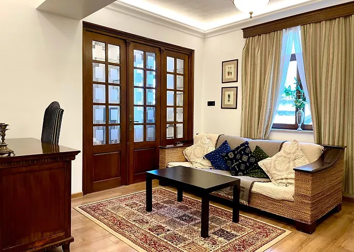Terrace Arc de Triomphe Boutique